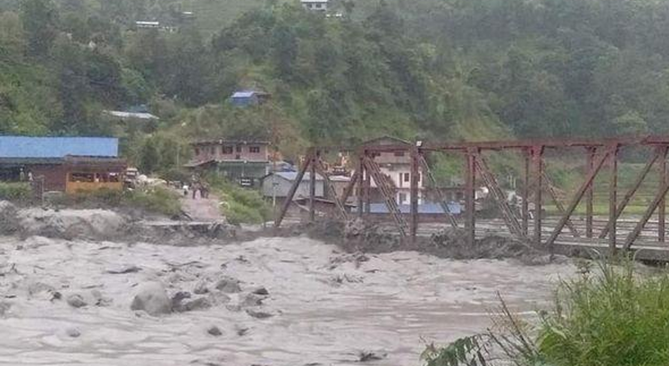 भारी वर्षासँगै मेलम्चीमा बाढी, सतर्कता अपनाउन आग्रह